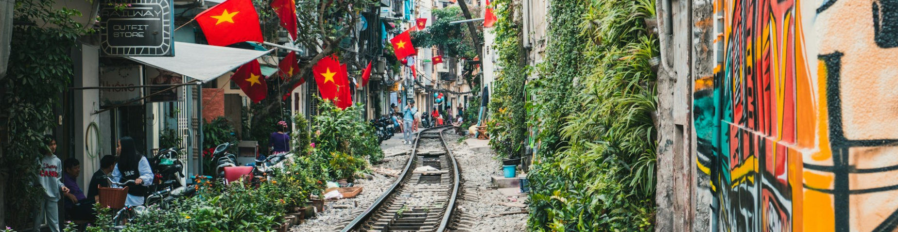 a train track running through an alley way